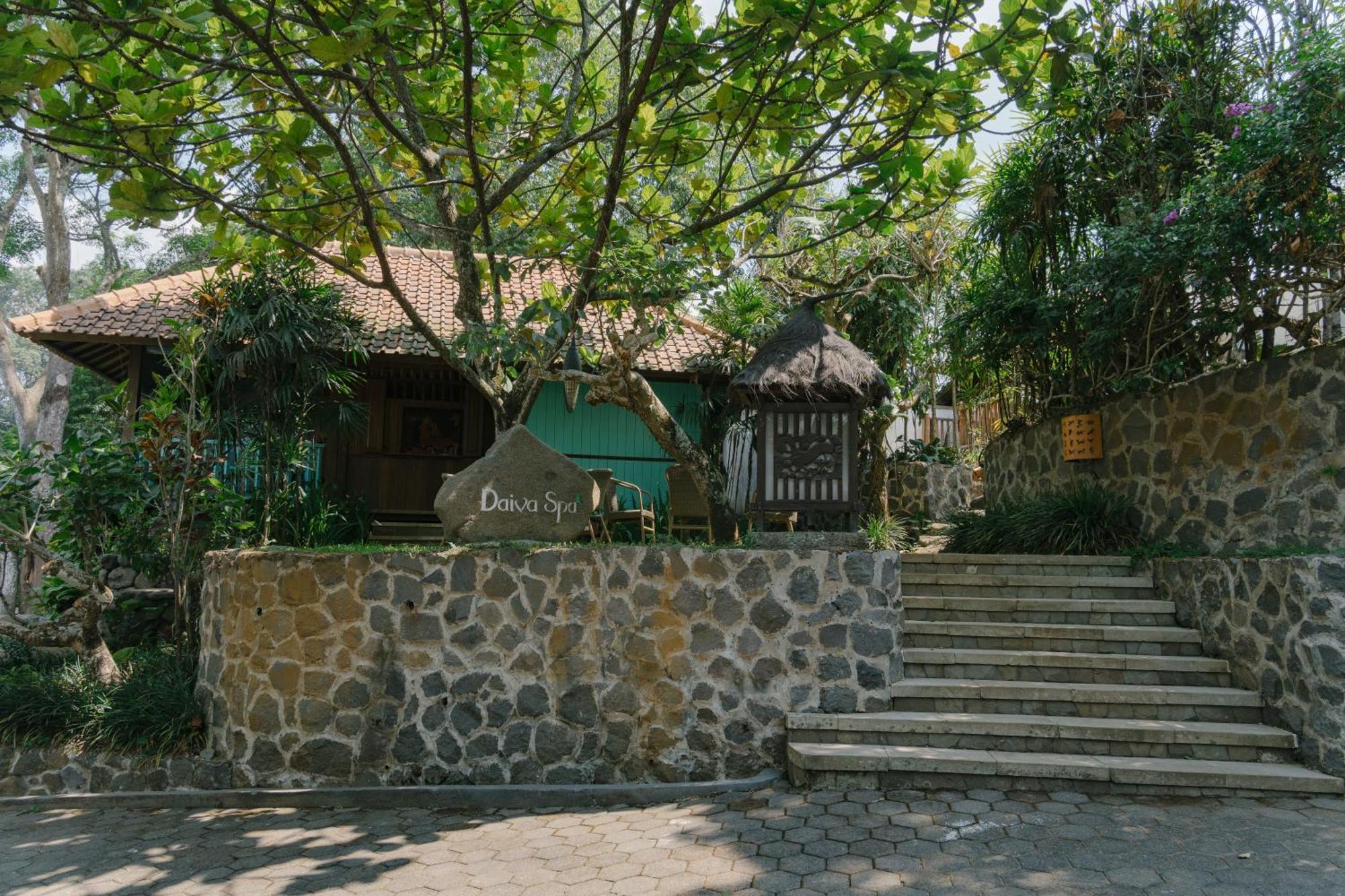 Novus Giri Resort & Spa Puncak Exterior photo
